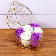 Mydlové ružičky v kovovom košíku (6 ks) fialové/biele