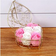 Mydlové ružičky v kovovom košíku (6 ks) ružové/biele